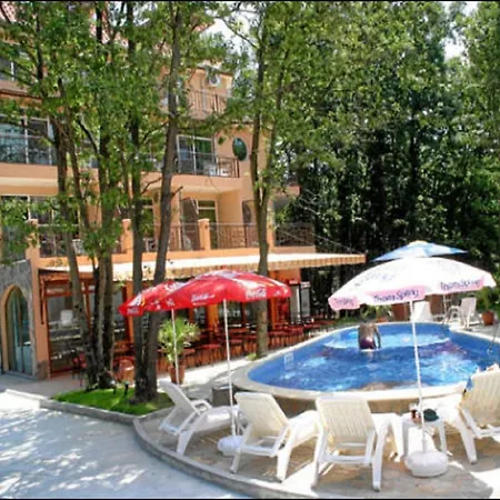 Family Phoenix Hotel *